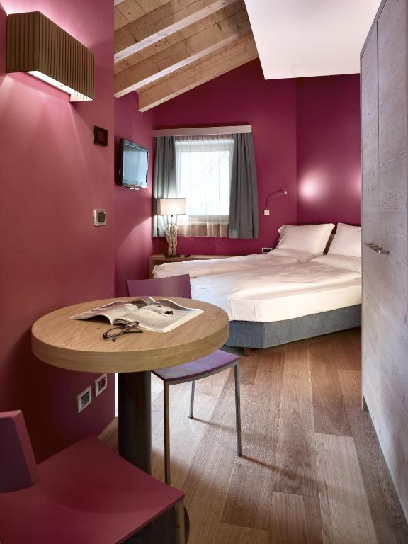 Color Home Suite Apartments Predazzo Habitación foto